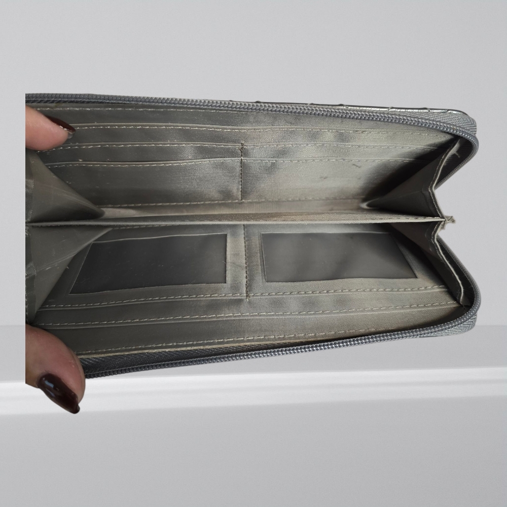 Silver Quilted Wristlet NWOT - Picture 4 of 4